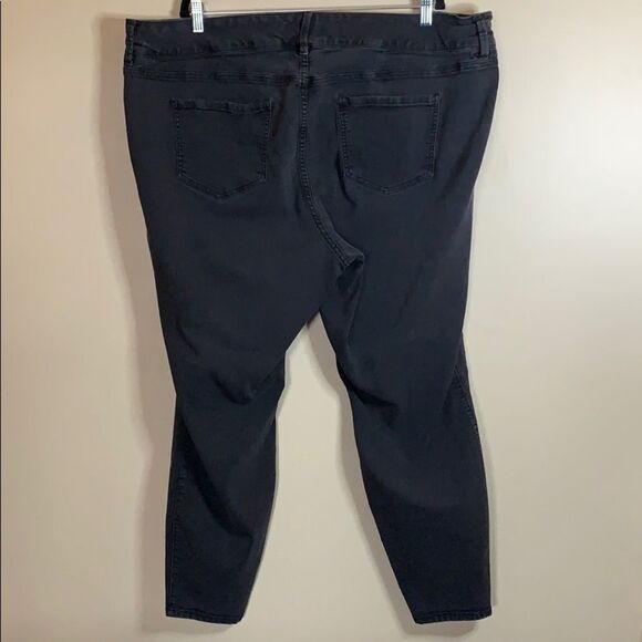 Torrid Black Skinny Jeans 26T - Picture 7 of 7